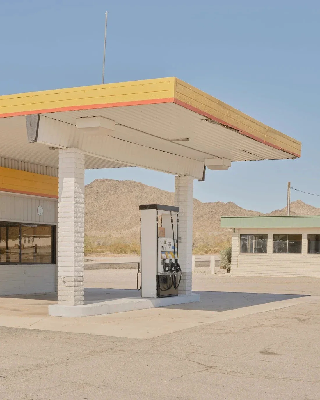 Gas station, Arizona - Image 2